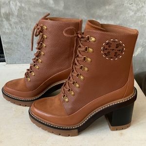 Fabulous Tory Burch boots never worn